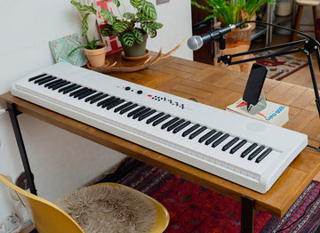 DISPONIBLE: PIANO PORTÁTIL KORG LIANO LIVE