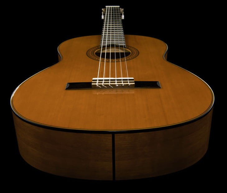 Yamaha CG142C Guitarra Española Cedro 10