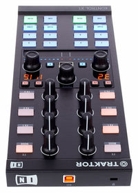 Native Instruments Traktor Kontrol X1 MKII Controlador DJ 4