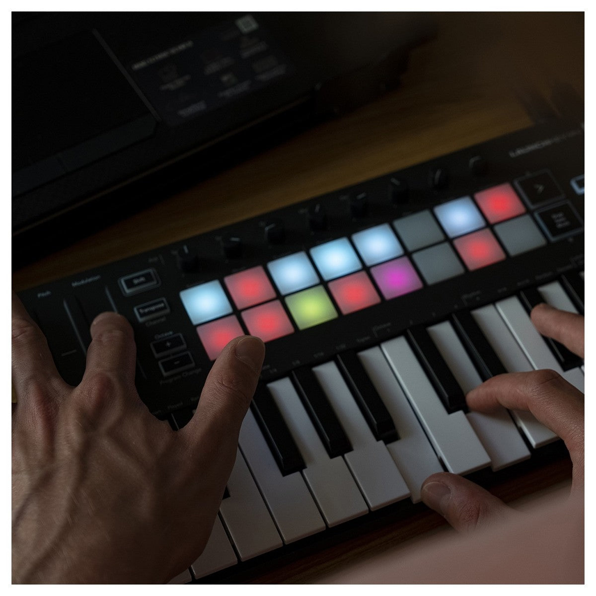 Novation Launchkey Mini MK3 Teclado Controlador Midi 17