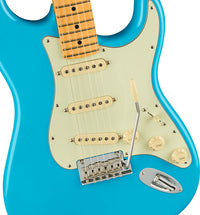 Fender American Professional II Stratocaster MN Guitarra Eléctrica Miami Blue 4