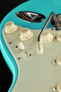 Fender American Professional II Stratocaster MN Guitarra Eléctrica Miami Blue 14