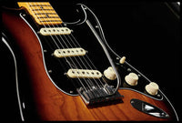 Fender American Ultra Luxe Stratocaster MN Guitarra Eléctrica 2 Tonos Sunburst 14