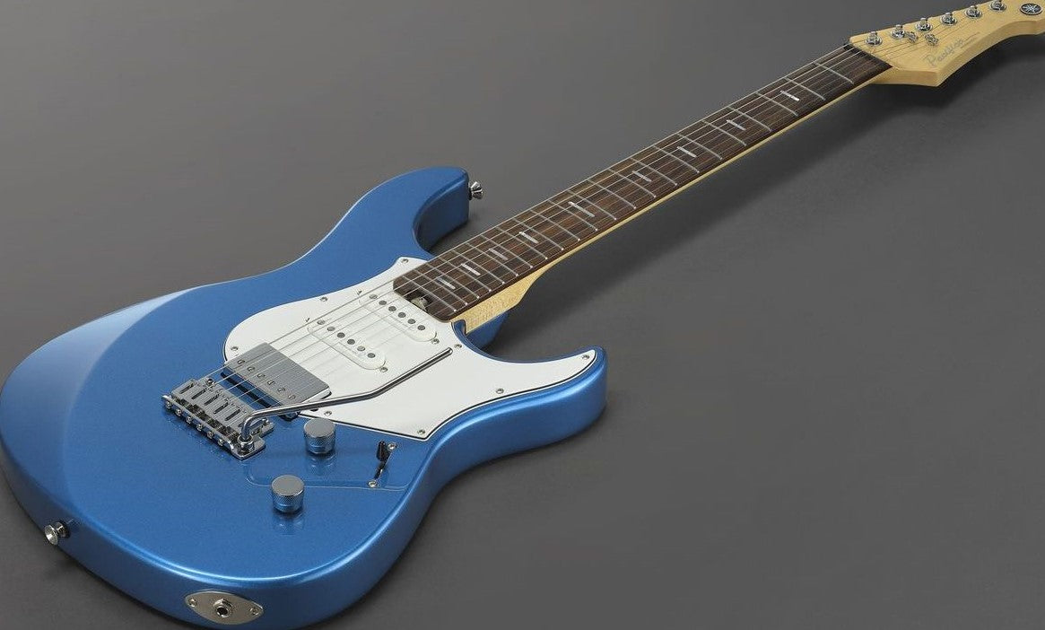 Yamaha PACP12 SPB Pacifica Professional RW Guitarra Eléctrica Sparkle Blue 4