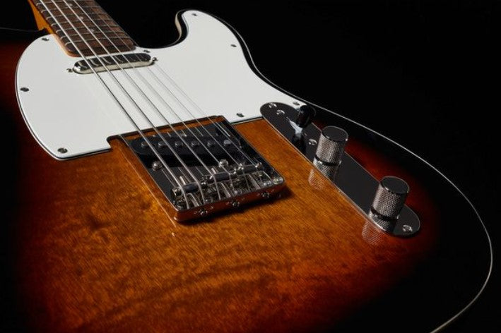 Squier Classic Vibe Baritone Custom Telecaster IL Guitarra Eléctrica 3 Colores Sunburst 12