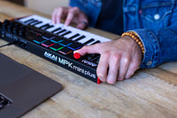 AKAI MPK Mini Plus Teclado Controlador USB 21