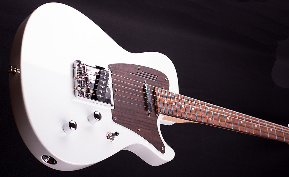 Magneto UT-2300RC/MKPW U-One UT-Wave Guitarra Eléctrica Metallic Pearl White 2