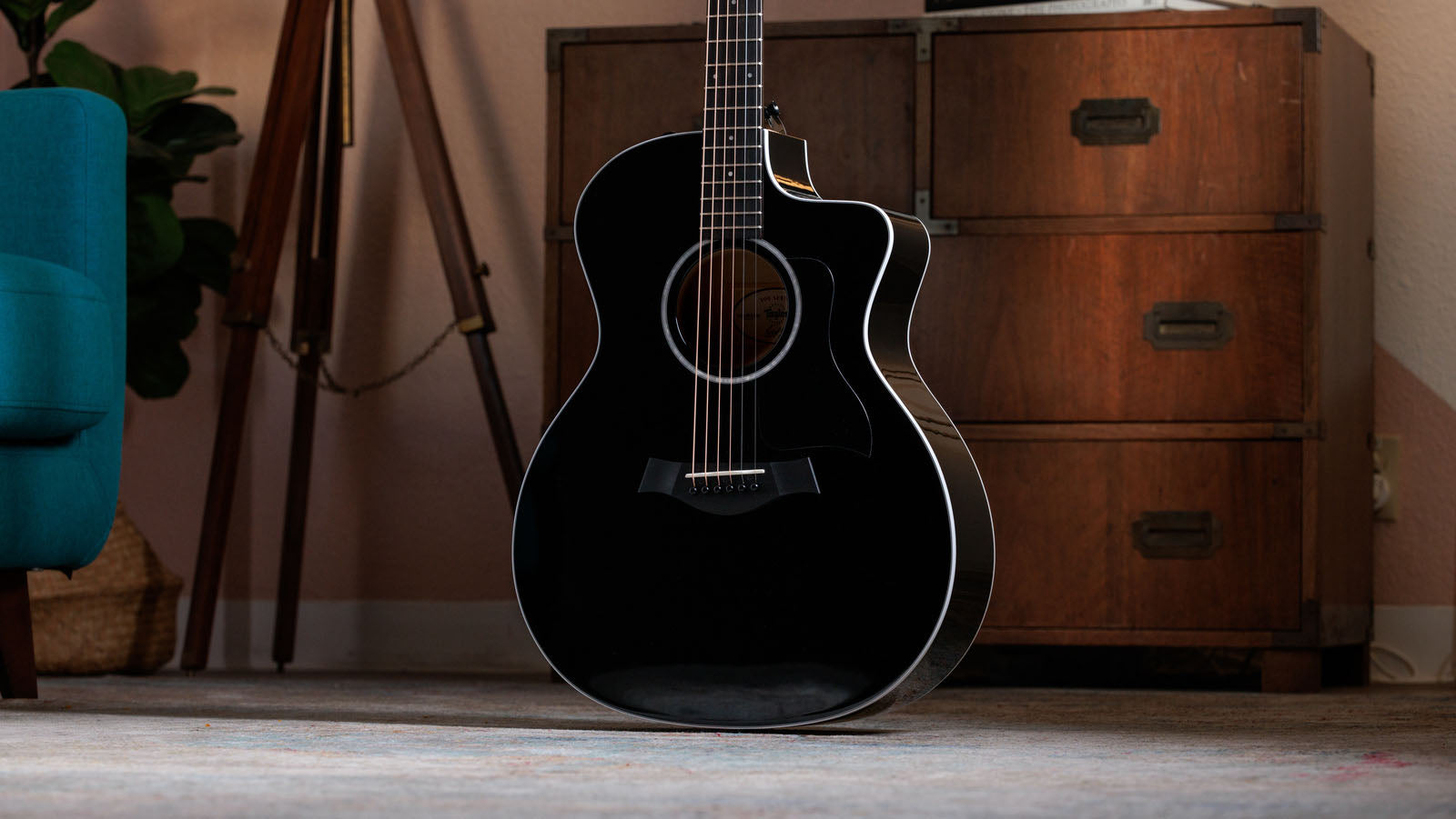 Taylor 214CE-BLK Plus Guitarra Electroacústica Gran Auditorio Negra 10