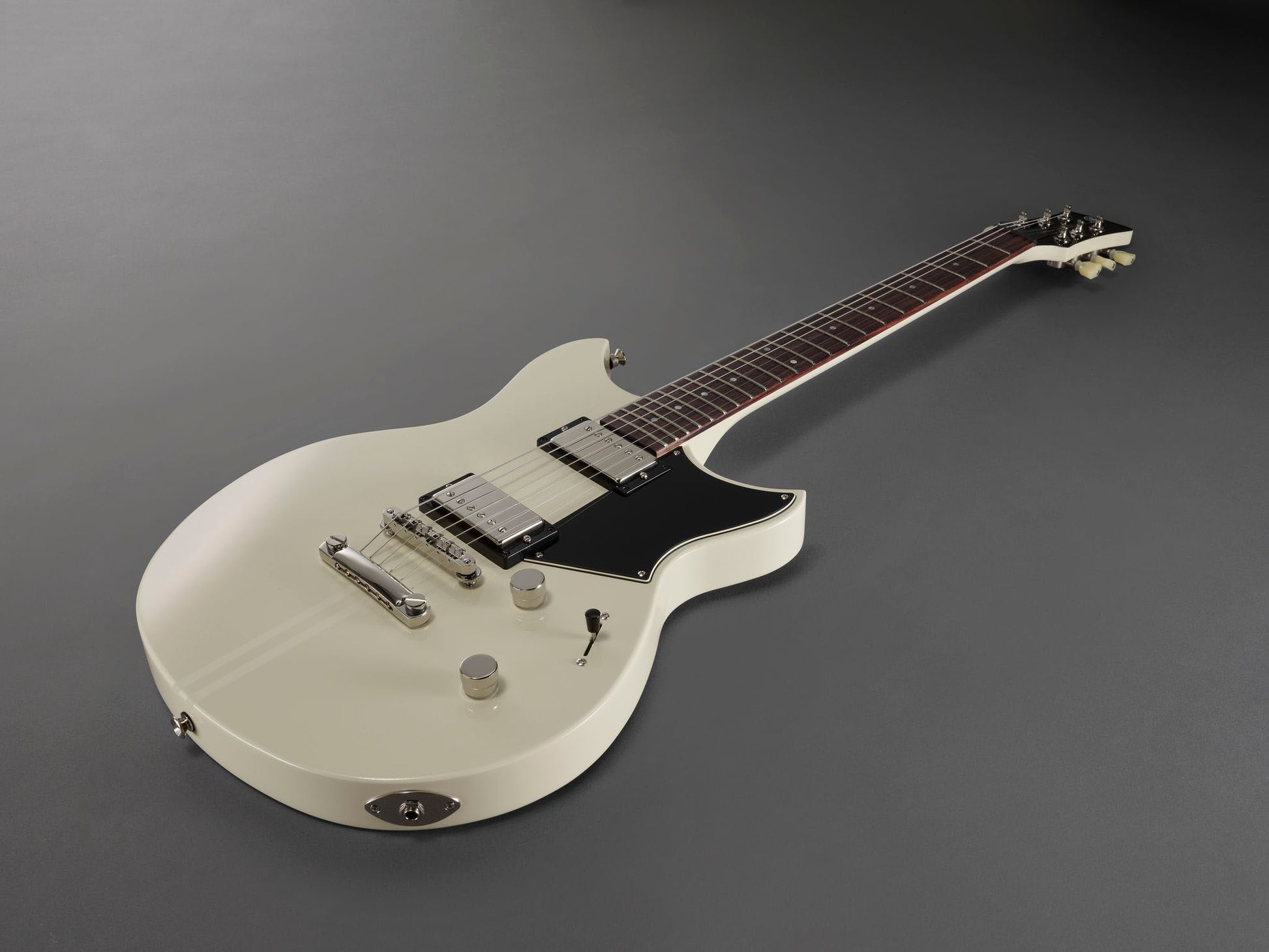 Yamaha RSE20 VW Revstar Element Guitarra Eléctrica Vintage White 5