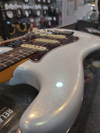 Fender American Ultra Stratocaster RW Guitarra Eléctrica Arctic Pearl 4