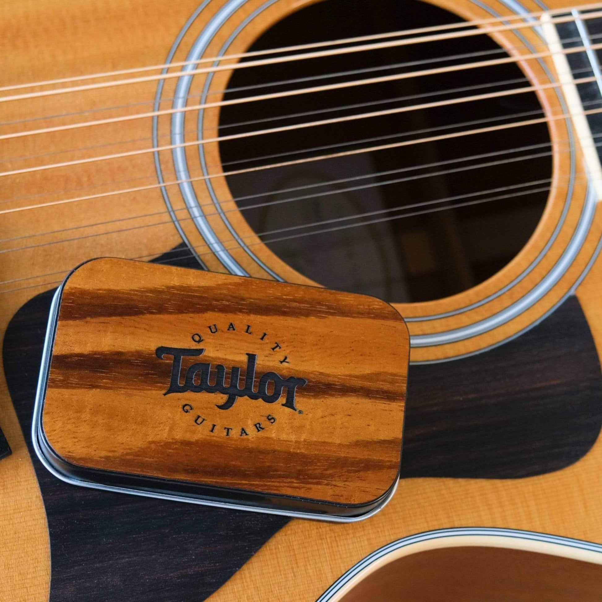 Taylor 2601 Pick Tin Darktone Series Koa Collectors Edition Estuche Nueve Púas 9