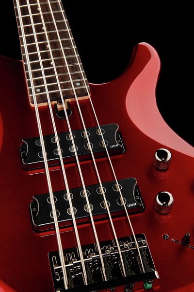 Yamaha TRBX305 CAR Bajo Eléctrico 5 Cuerdas Candy Apple Red 7