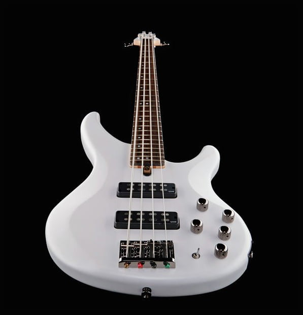 Yamaha TRBX504 TWH Bajo Eléctrico Translucent White 11