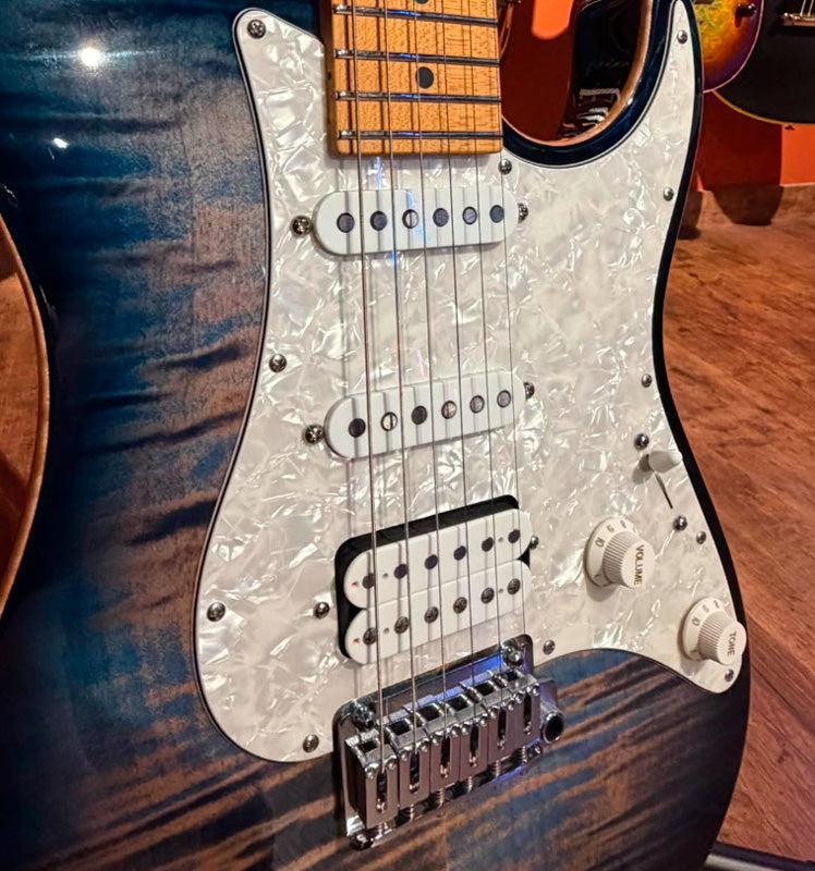 Suhr Standard Plus MN WBB Guitarra Eléctrica Trans Whale Blue Burst 2