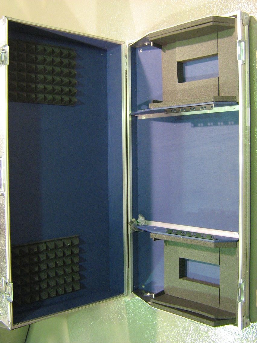 REDBOX FLIGHT CASE PLATOS/CD 260x350MM + MESA FORMATO RACK 5 UNIDADES.