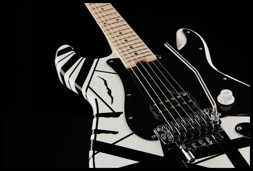 EVH Stripe Series MN Guitarra Eléctrica White with Black Stripes 16