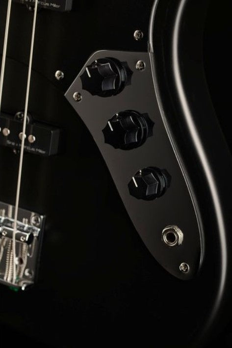 Marcus Miller V3P-4 BLKS Bajo Eléctrico Black Satin 10