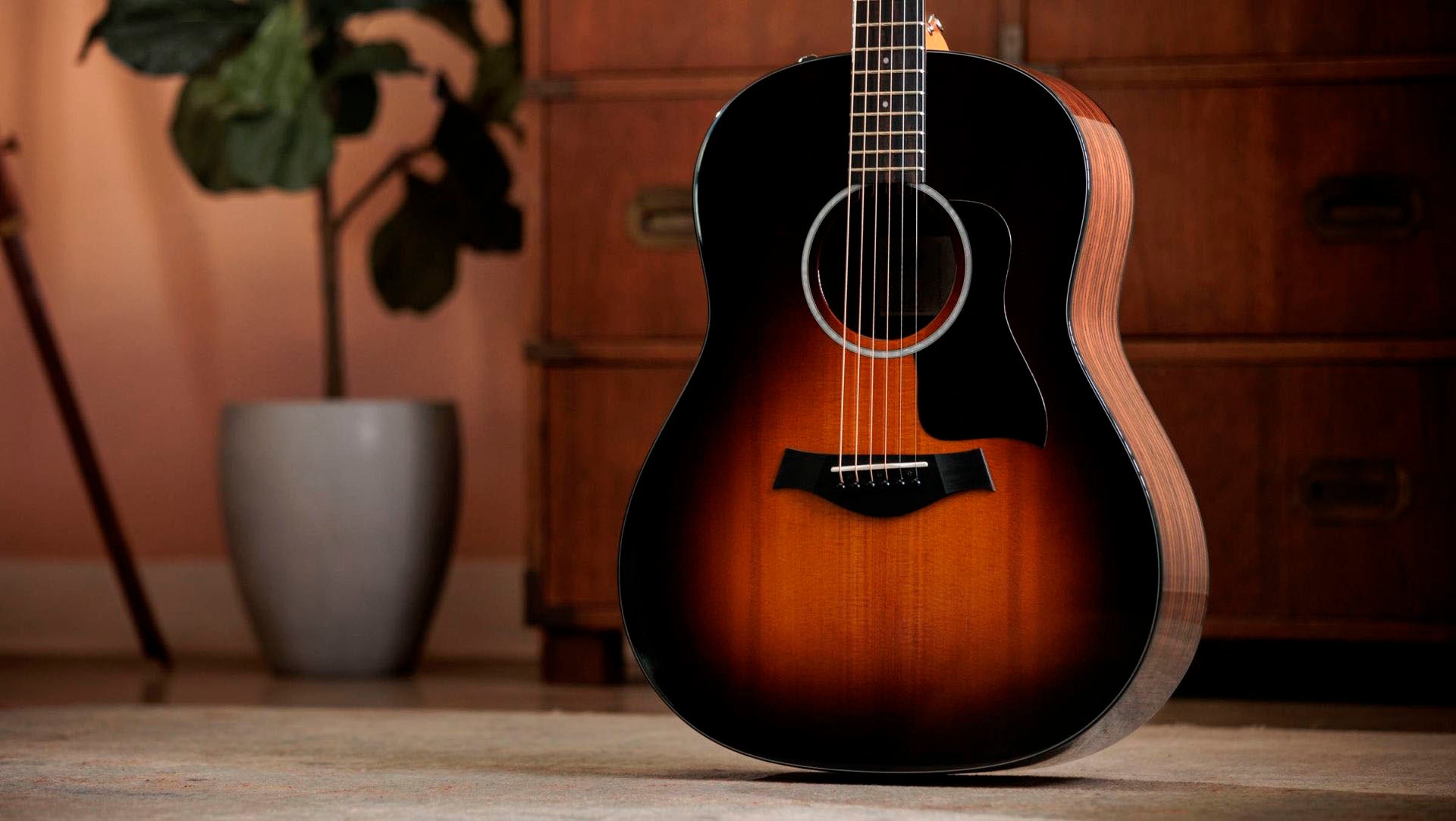 Taylor 217e-SB Plus Guitarra Electroacústica Grand Pacific Sunburst 12