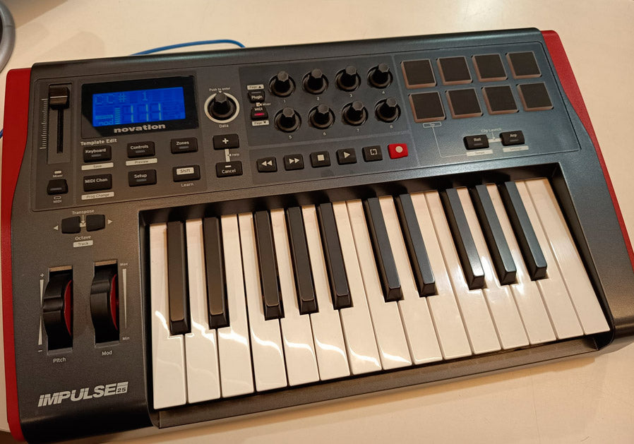 Novation Impulse 25 Teclado Controlador. Segunda Mano 1