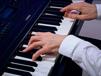Teclado contrapesado pianos digitales Yamaha DGX670